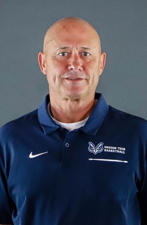 Assistant Coach Paul Poetsch