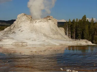 Geyser in Yellowstone near Old Faithful