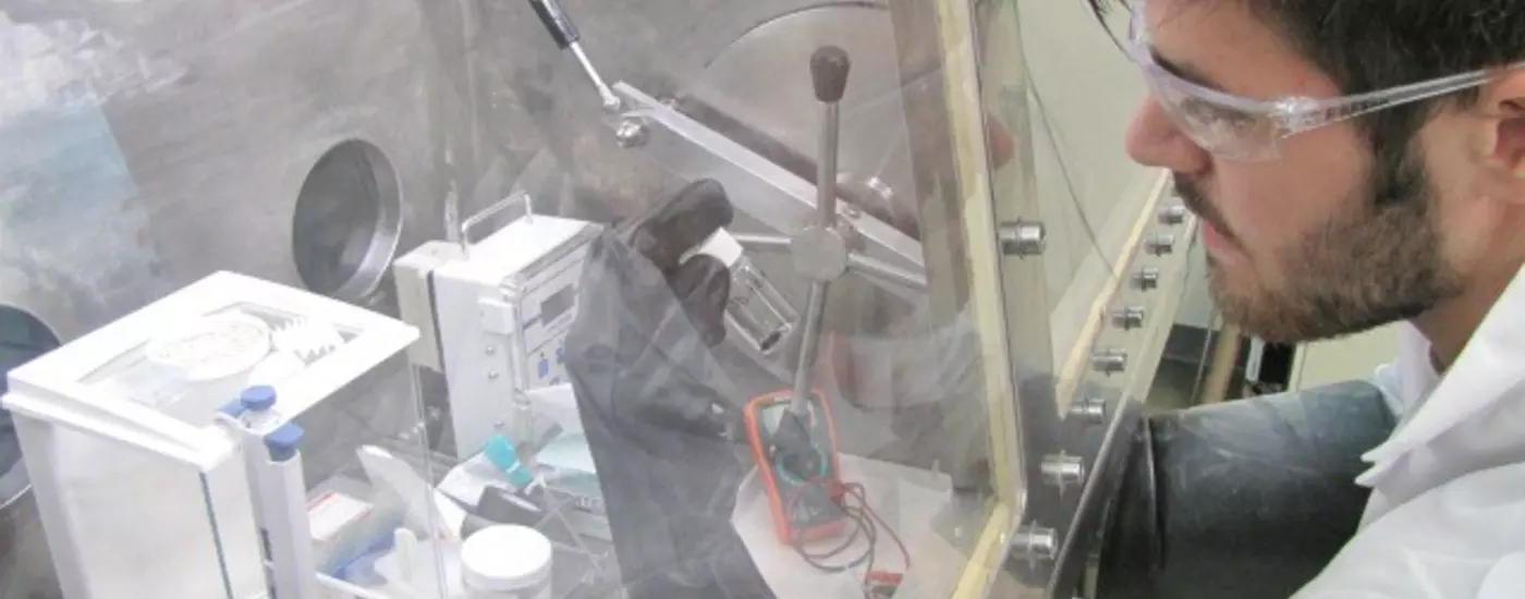 REE Batteries glove box