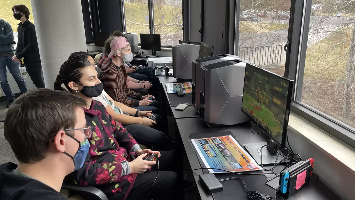 Oregon Tech students playing in a smash bros tournament in the Diamond Peak esports lounge 