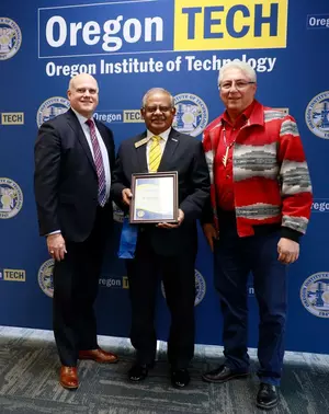 president_naganathan_receiving_5_year_recognition_from_david_cauble_and_don_gentry